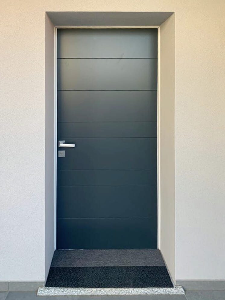 Installazione porta blindata Oikos Evolution 3TT - Porte d'ingresso Finextra