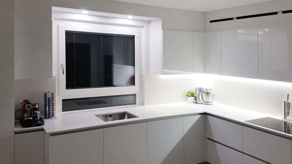 Serramenti Finstral in PVC con veneziana integrata Twin Line